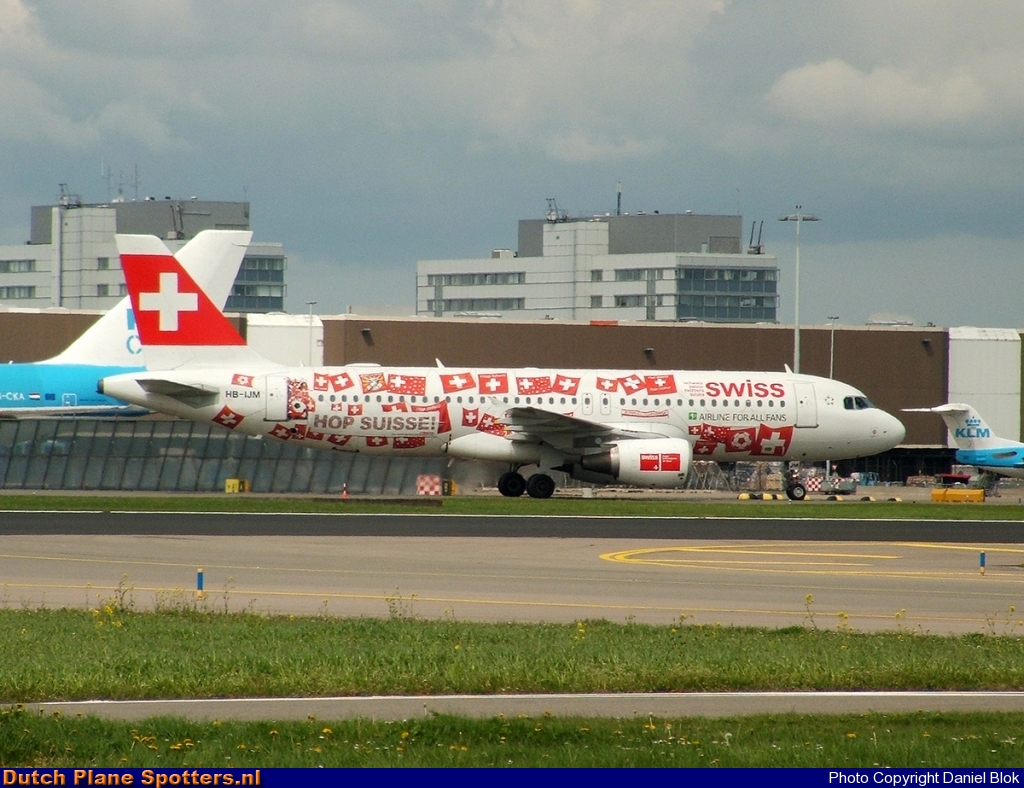 HB-IJM Airbus A320 Swiss International Air Lines by Daniel Blok