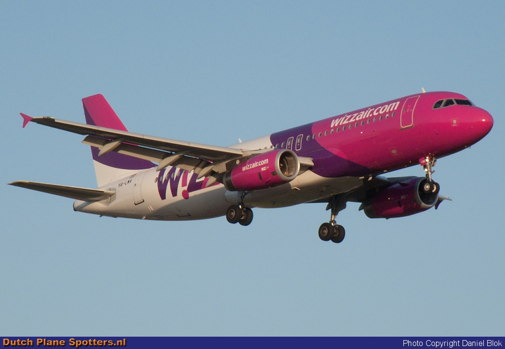 HA-LWA Airbus A320 Wizz Air by Daniel Blok