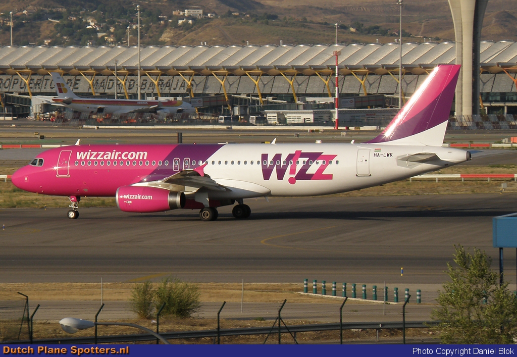 HA-LWK Airbus A320 Wizz Air by Daniel Blok