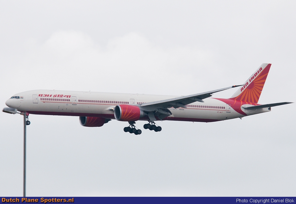 VT-ALT Boeing 777-200 Air India by Daniel Blok