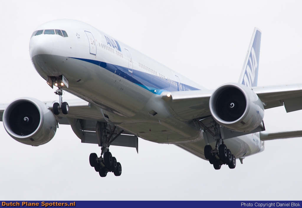 JA785A Boeing 777-300 All Nippon Airlines by Daniel Blok
