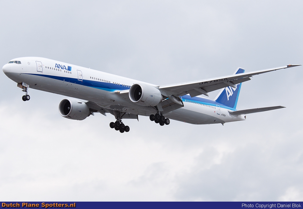 JA785A Boeing 777-300 All Nippon Airlines by Daniel Blok