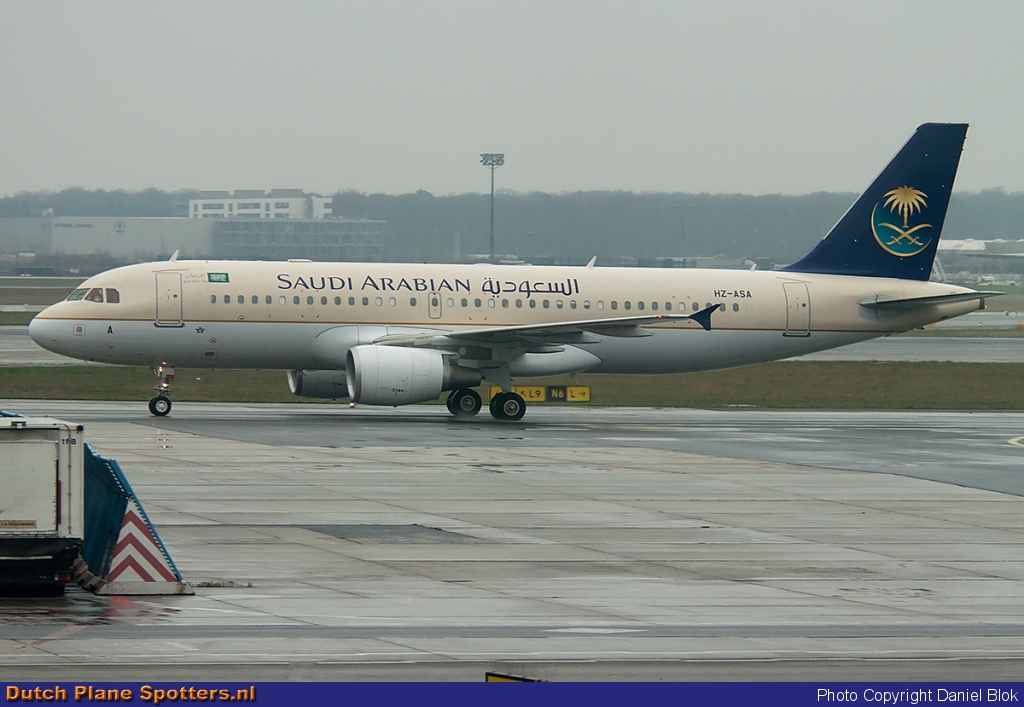 HZ-ASA Airbus A320 Saudi Arabian Airlines by Daniel Blok