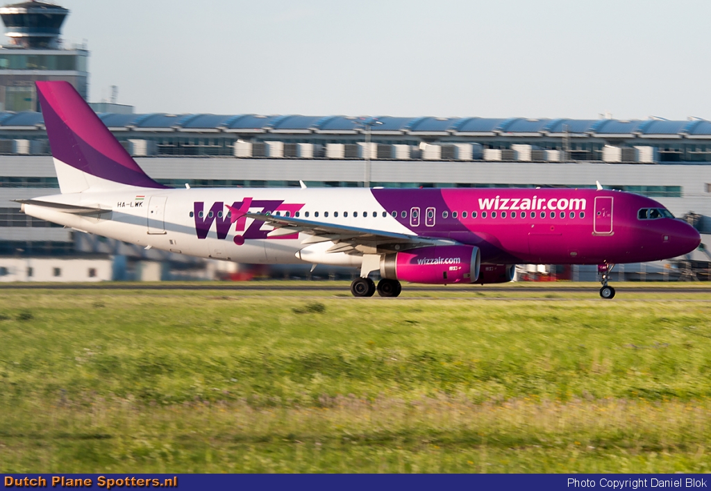 HA-LWK Airbus A320 Wizz Air by Daniel Blok