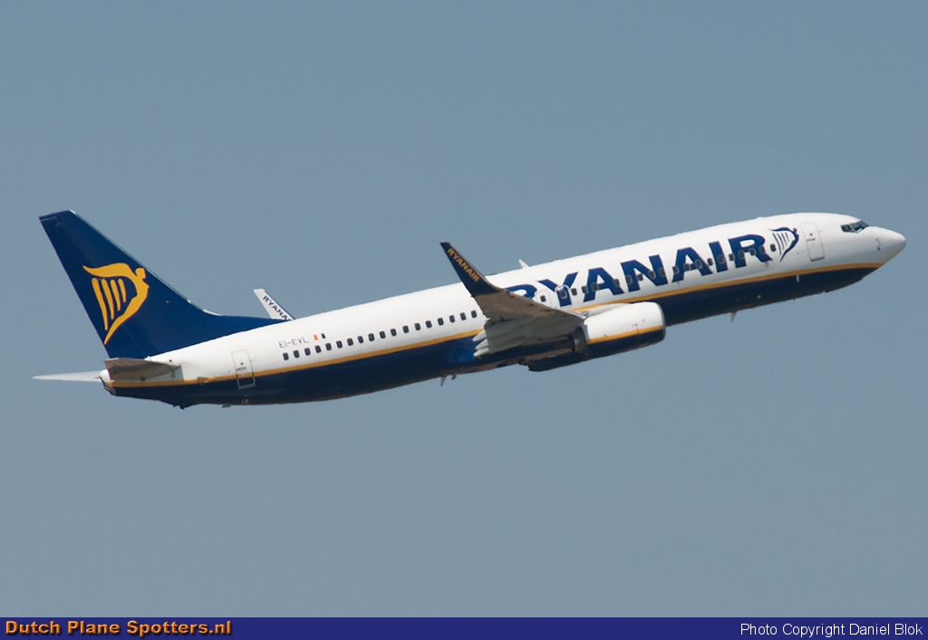 EI-EVL Boeing 737-800 Ryanair by Daniel Blok