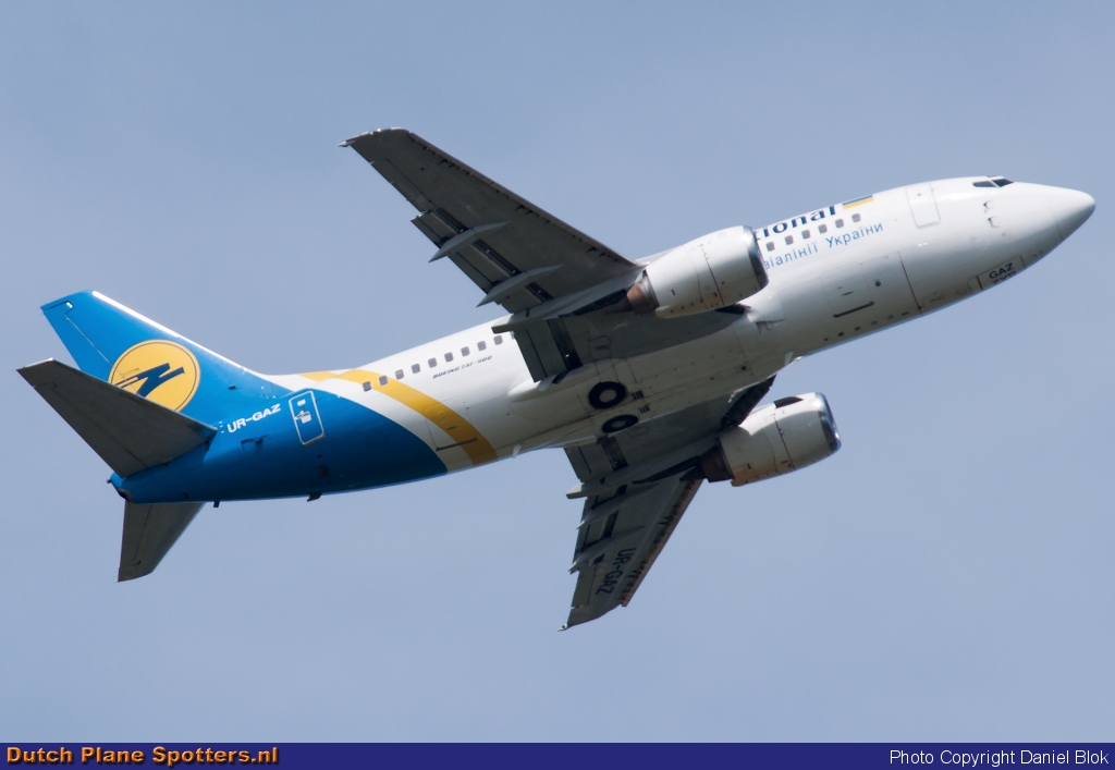 UR-GAZ Boeing 737-500 Ukraine International Airlines by Daniel Blok