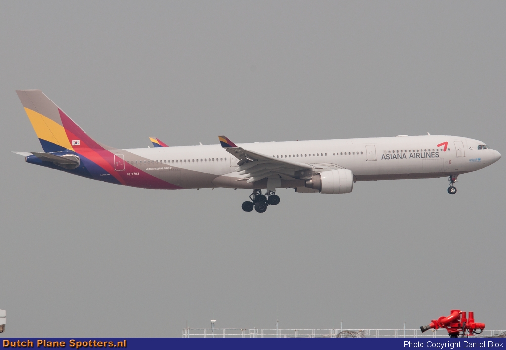 HL7793 Airbus A330-300 Asiana Airlines by Daniel Blok