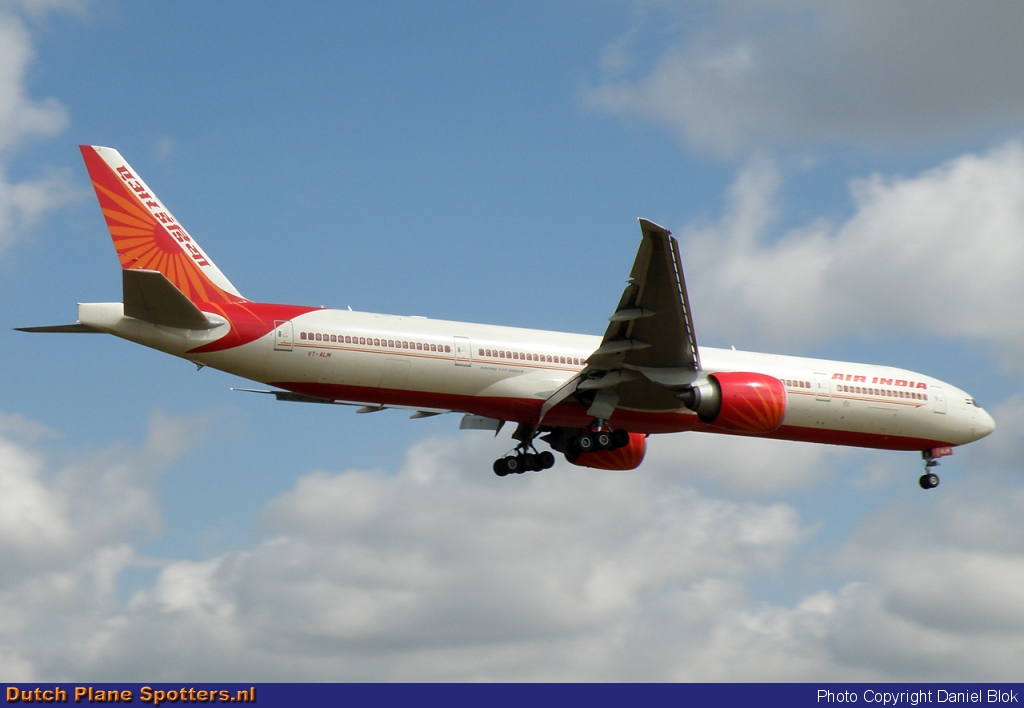 VT-ALM Boeing 777-200 Air India by Daniel Blok
