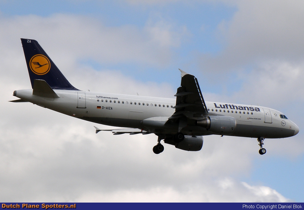 D-AIZA Airbus A320 Lufthansa by Daniel Blok