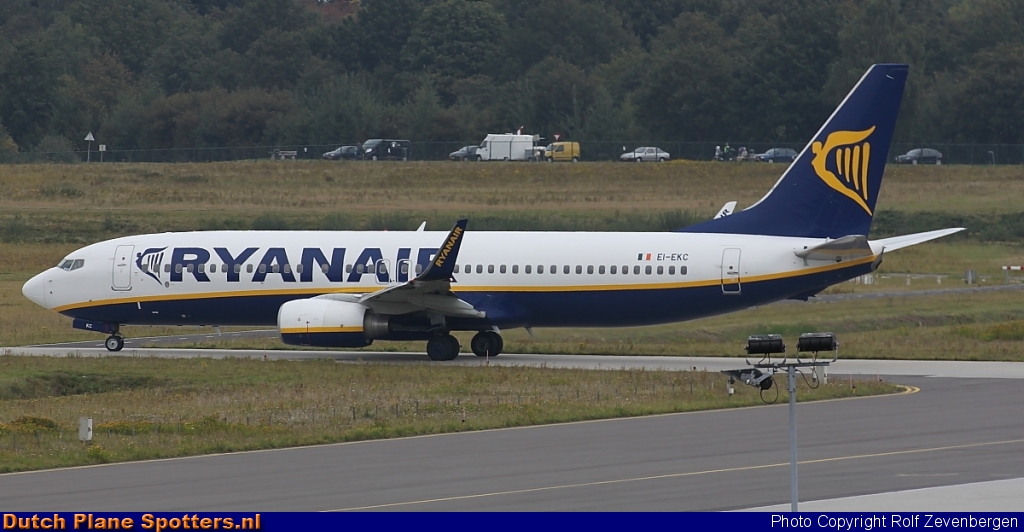 EI-EKC Boeing 737-800 Ryanair by Rolf Zevenbergen