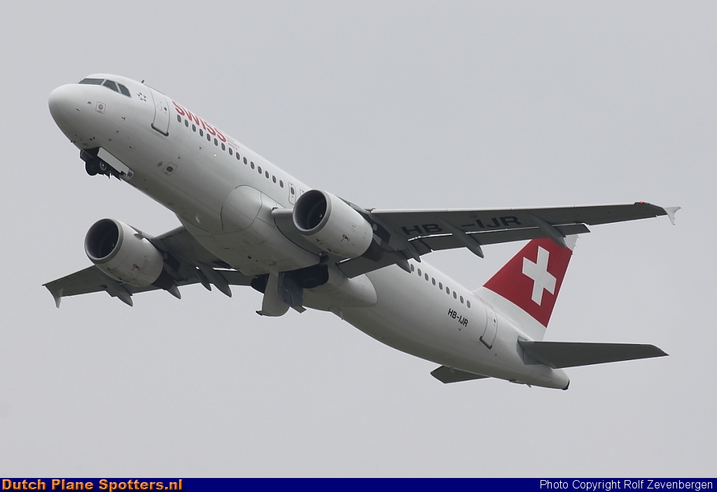 HB-IJR Airbus A320 Swiss International Air Lines by Rolf Zevenbergen