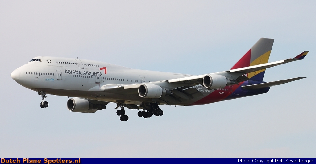 HL7421 Boeing 747-400 Asiana Airlines by Rolf Zevenbergen