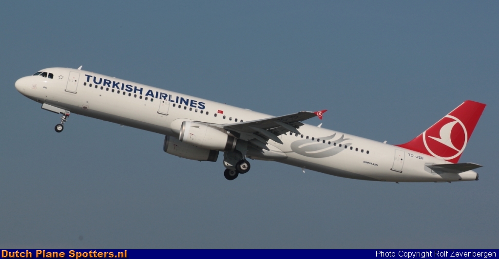 TC-JSH Airbus A321 Turkish Airlines by Rolf Zevenbergen