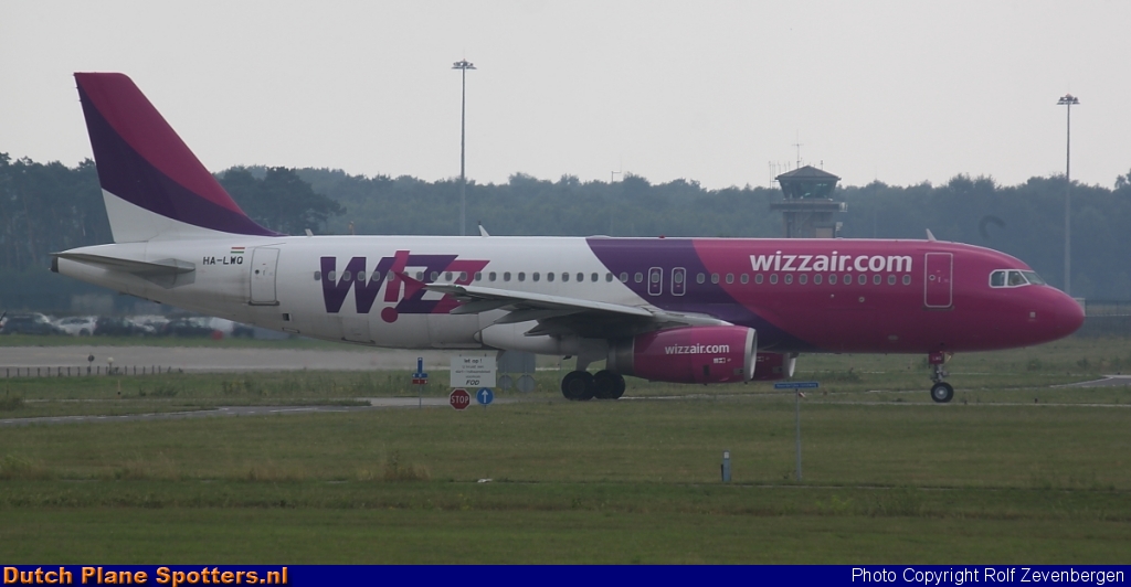 HA-LWQ Airbus A320 Wizz Air by Rolf Zevenbergen