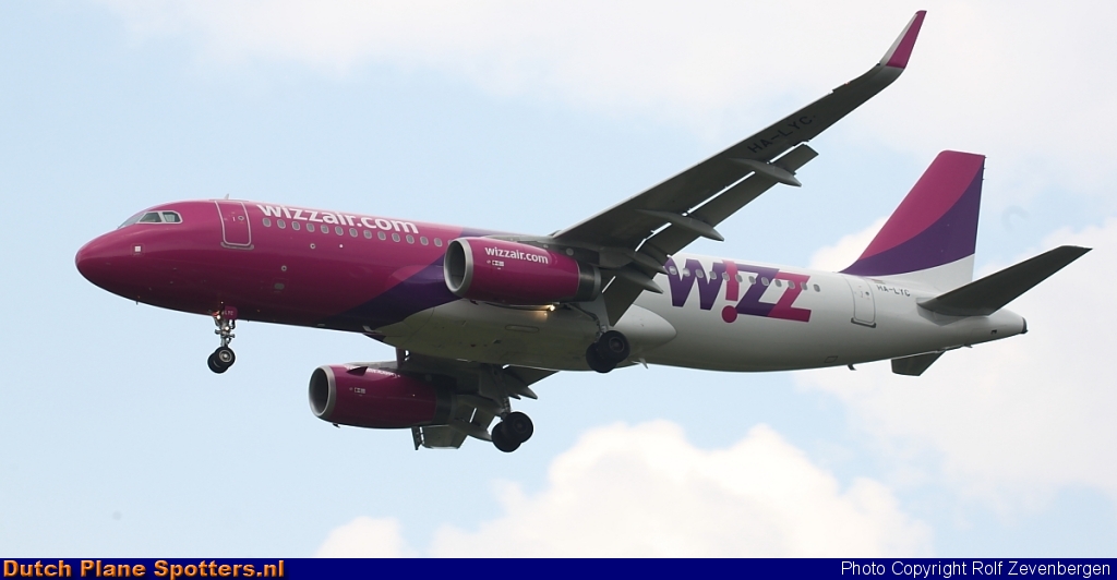 HA-LYC Airbus A320 Wizz Air by Rolf Zevenbergen