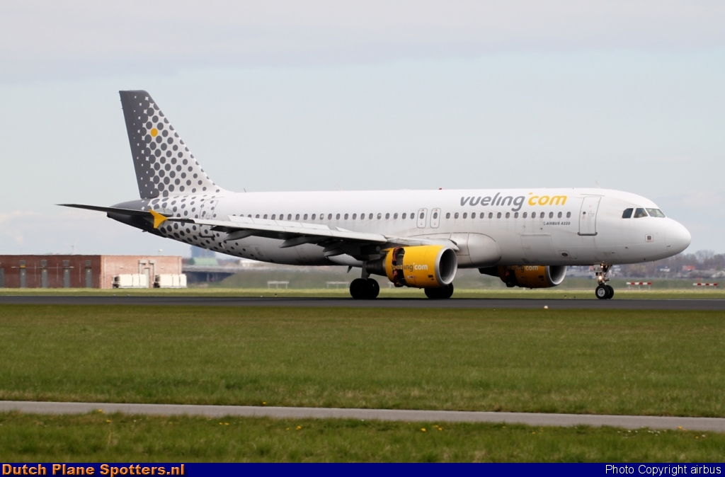 EC-KJD Airbus A320 Vueling.com by airbus