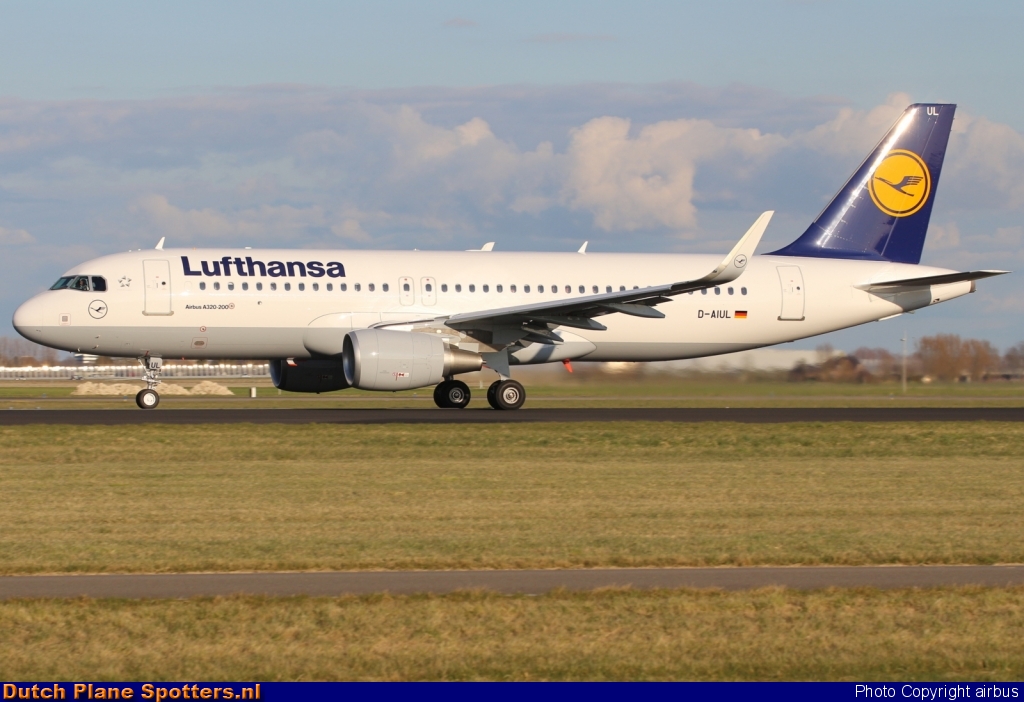 D-AIUL Airbus A320 Lufthansa by airbus