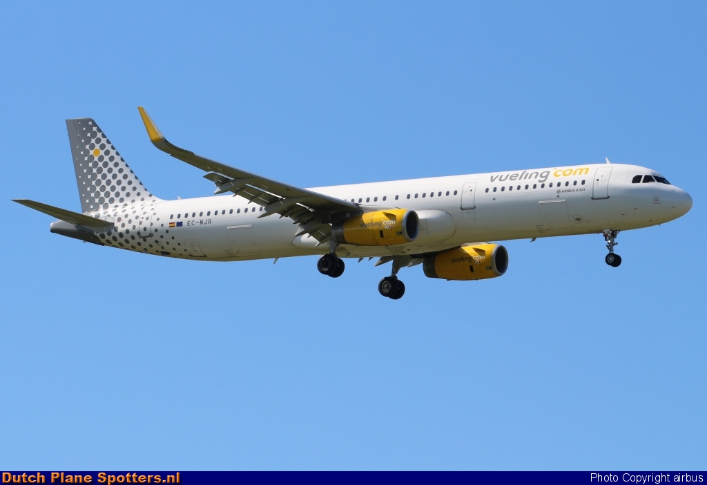 EC-MJR Airbus A321 Vueling.com by airbus