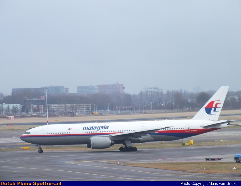 9M-MRM Boeing 777-200 Malaysia Airlines by MariovG