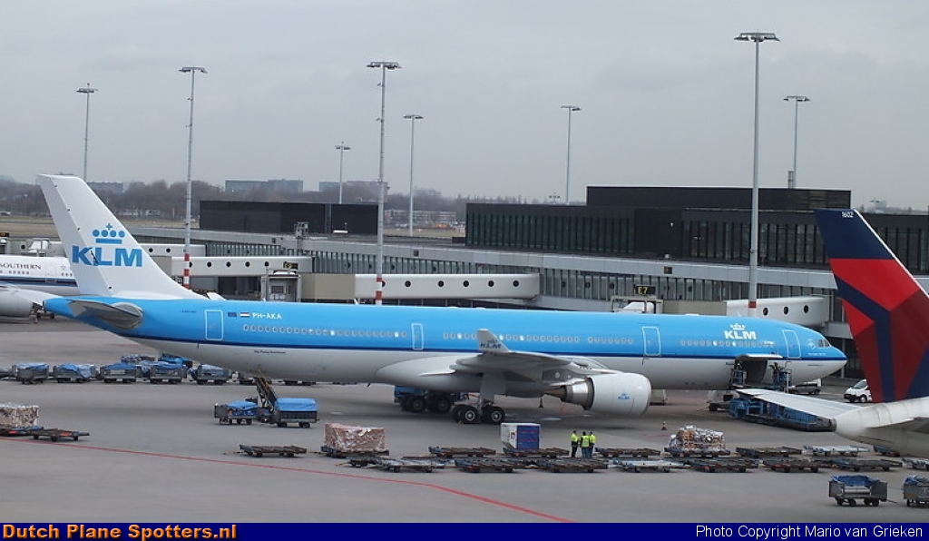 PH-AKA Airbus A330-300 KLM Royal Dutch Airlines by MariovG