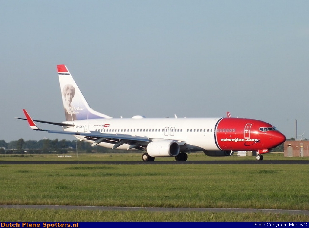 LN-DYV Boeing 737-800 Norwegian Air Shuttle by MariovG