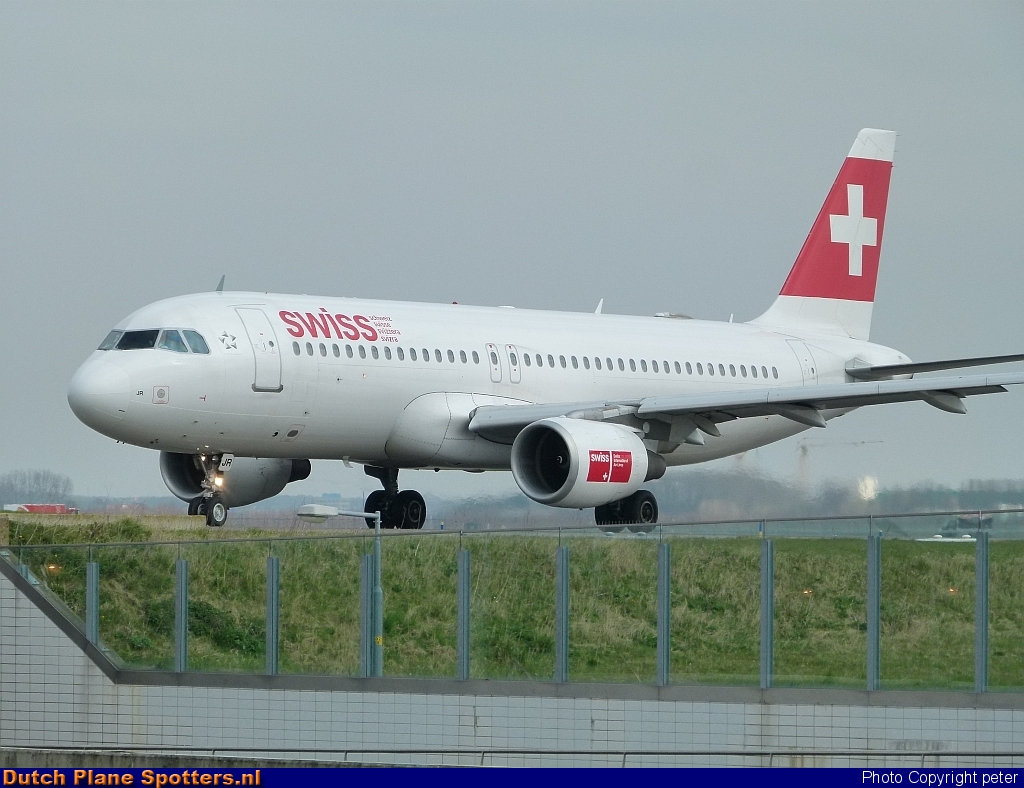 HB-IJR Airbus A320 Swiss International Air Lines by peter