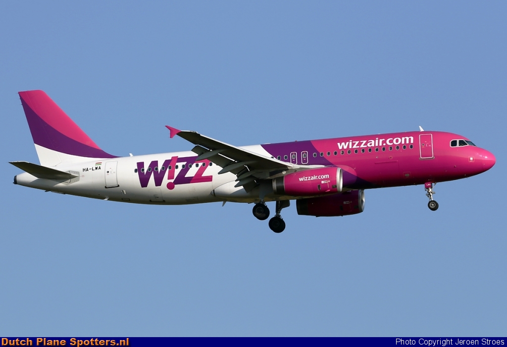 HA-LWA Airbus A320 Wizz Air by Jeroen Stroes