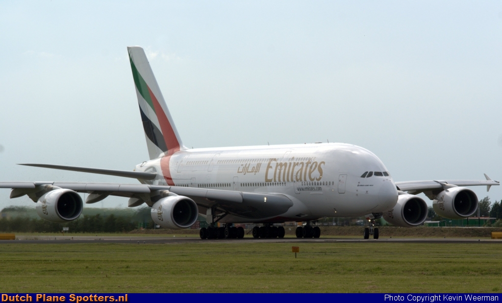A6-EDU Airbus A380-800 Emirates by Kevin Weerman