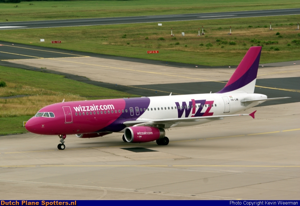 HA-LWI Airbus A320 Wizz Air by Kevin Weerman