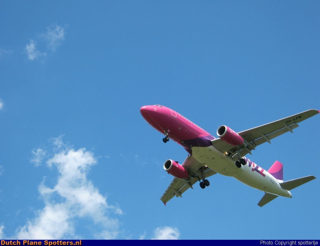 HA-LPN Airbus A320 Wizz Air by spottertje
