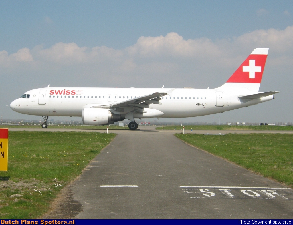 HB-IJP Airbus A320 Swiss International Air Lines by spottertje