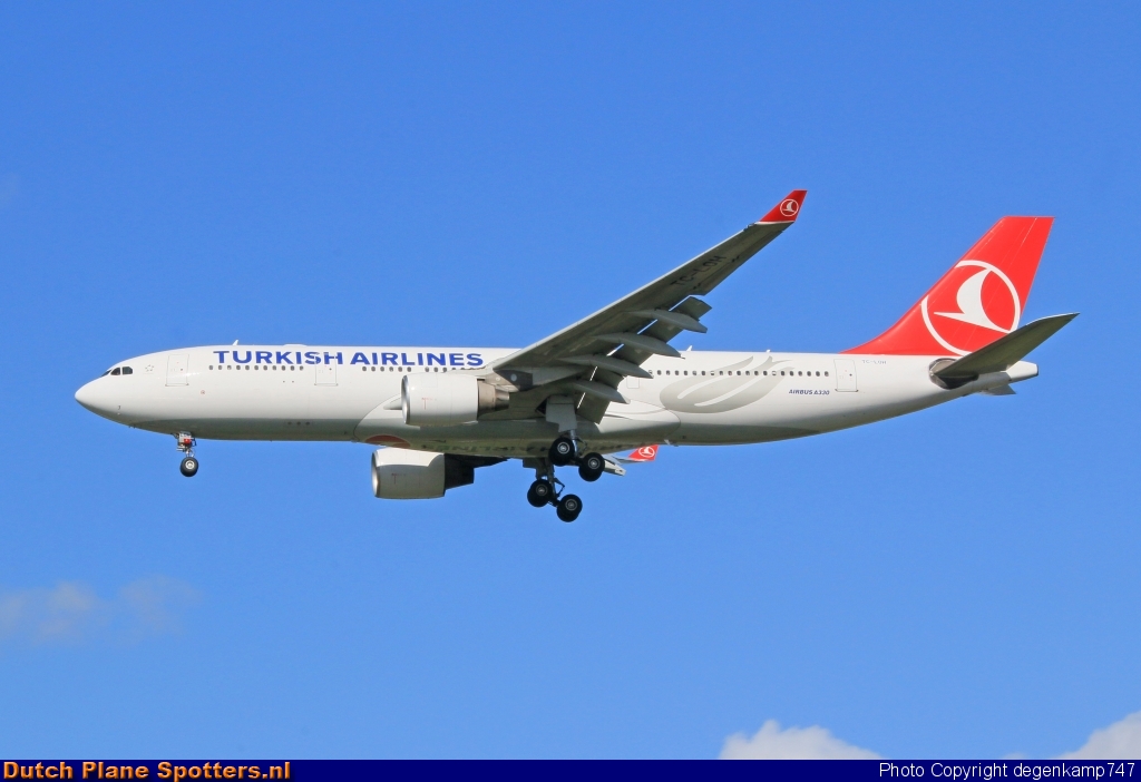 TC-LOH Airbus A330-200 Turkish Airlines by Herman Degenkamp