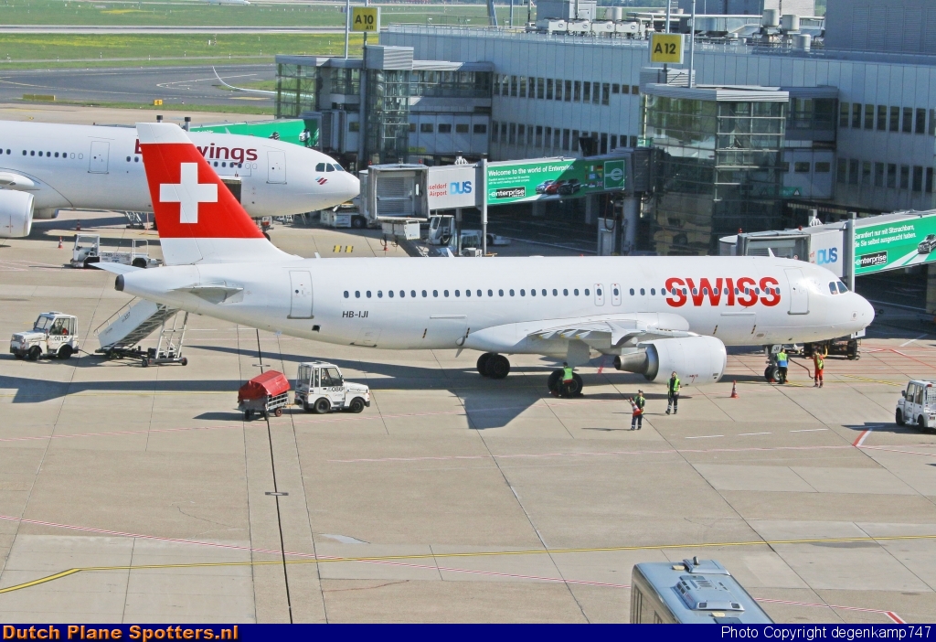 HB-IJI Airbus A320 Swiss International Air Lines by Herman Degenkamp