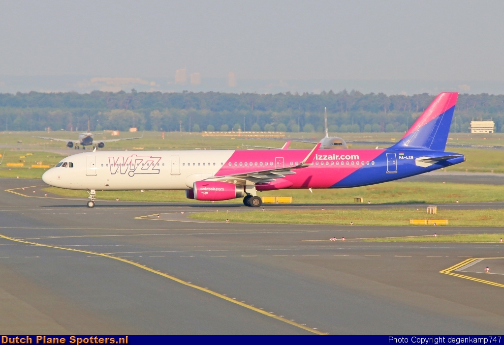 HA-LXW Airbus A321 Wizz Air by Herman Degenkamp