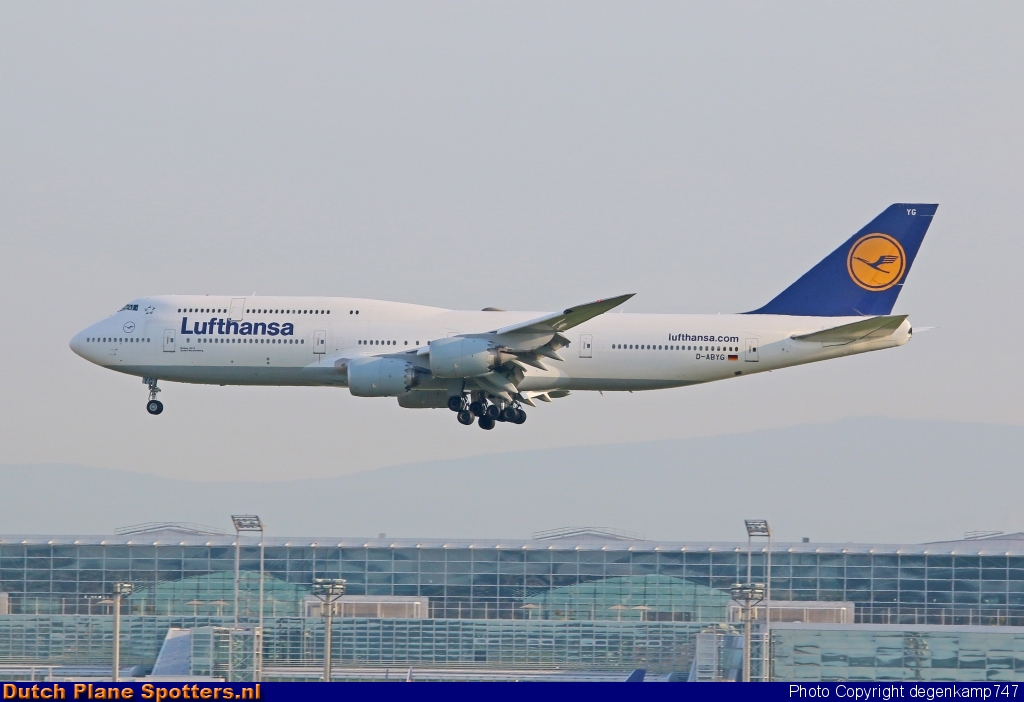 D-ABYG Boeing 747-8 Lufthansa by Herman Degenkamp