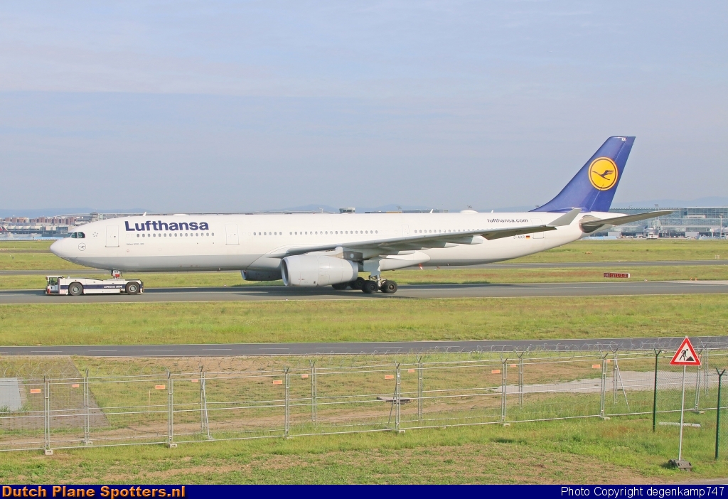 D-AIKR Airbus A330-300 Lufthansa by Herman Degenkamp