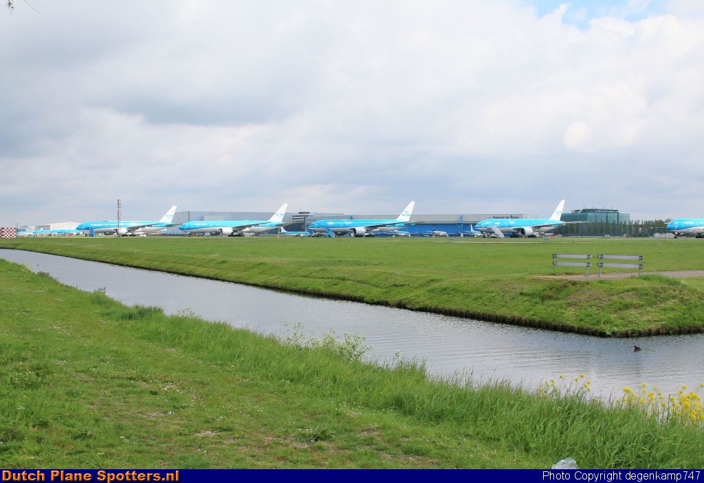 PH-BQM Boeing 777-200 KLM Royal Dutch Airlines by Herman Degenkamp