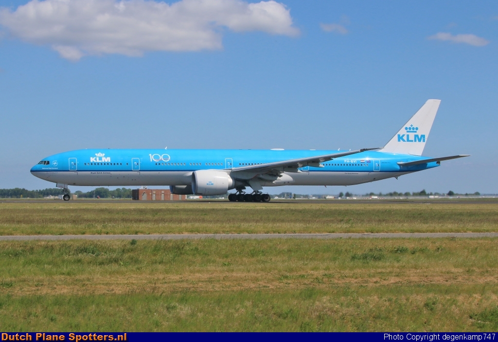 PH-BVI Boeing 777-300 KLM Royal Dutch Airlines by Herman Degenkamp