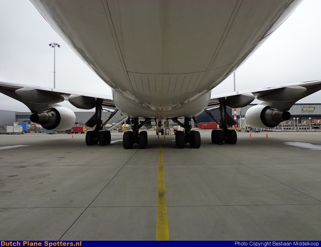 OO-THB Boeing 747-400 TNT Airways by Bastiaan Middelkoop