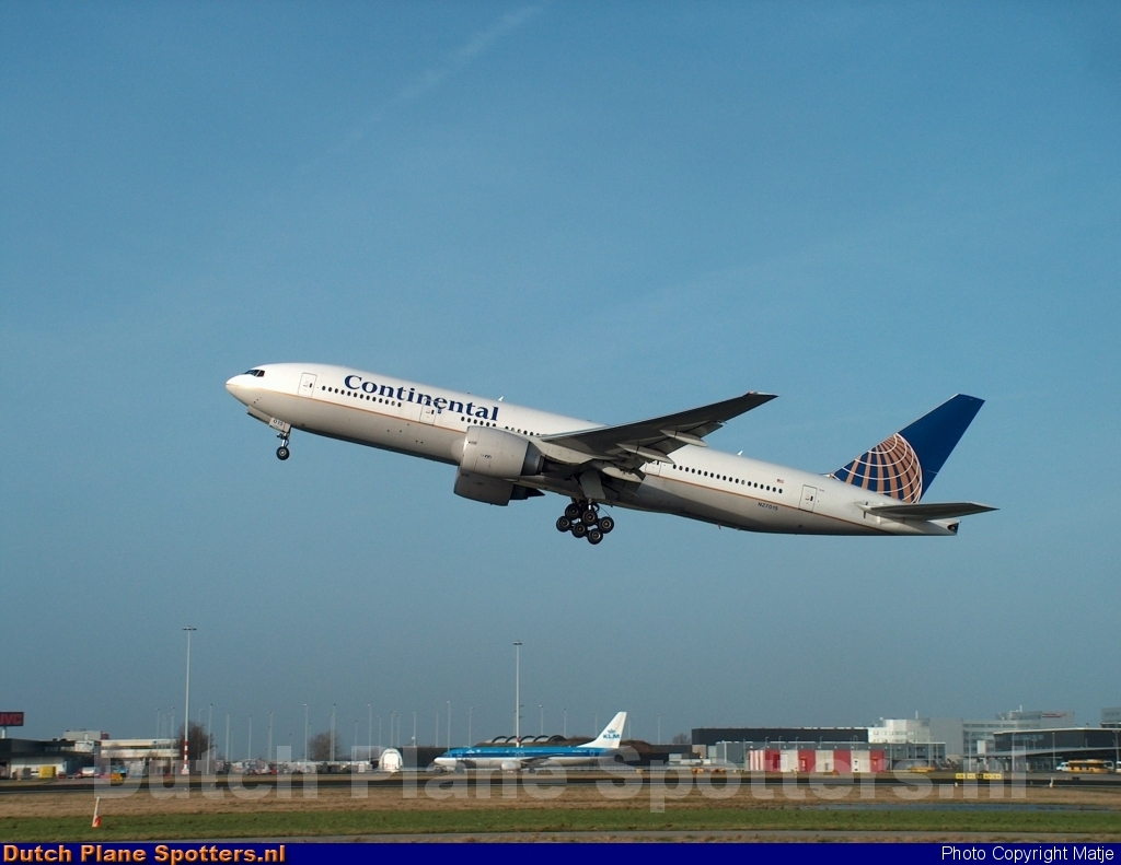 N27015 Boeing 777-200 Continental Airlines by Matje