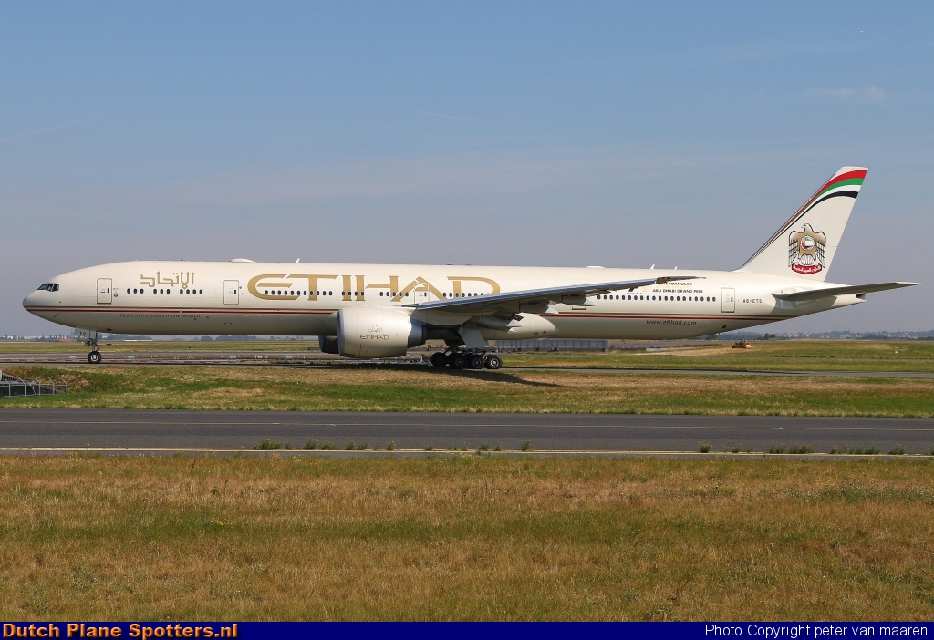 A6-ETS Boeing 777-300 Etihad by peter van maaren