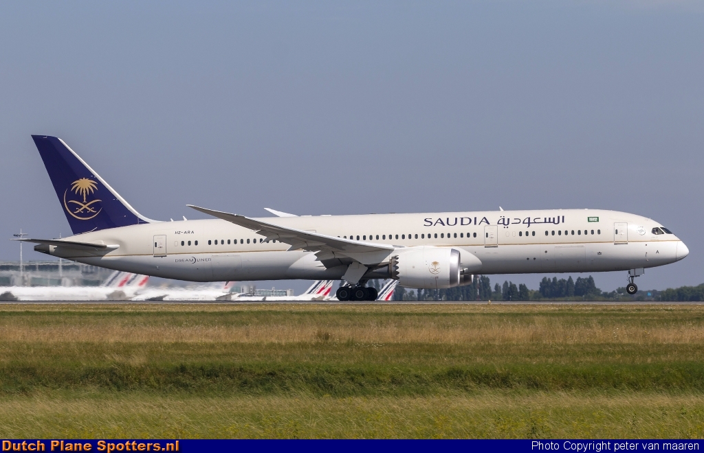 HZ-ARA Boeing 787-9 Dreamliner Saudi Arabian Airlines by peter van maaren