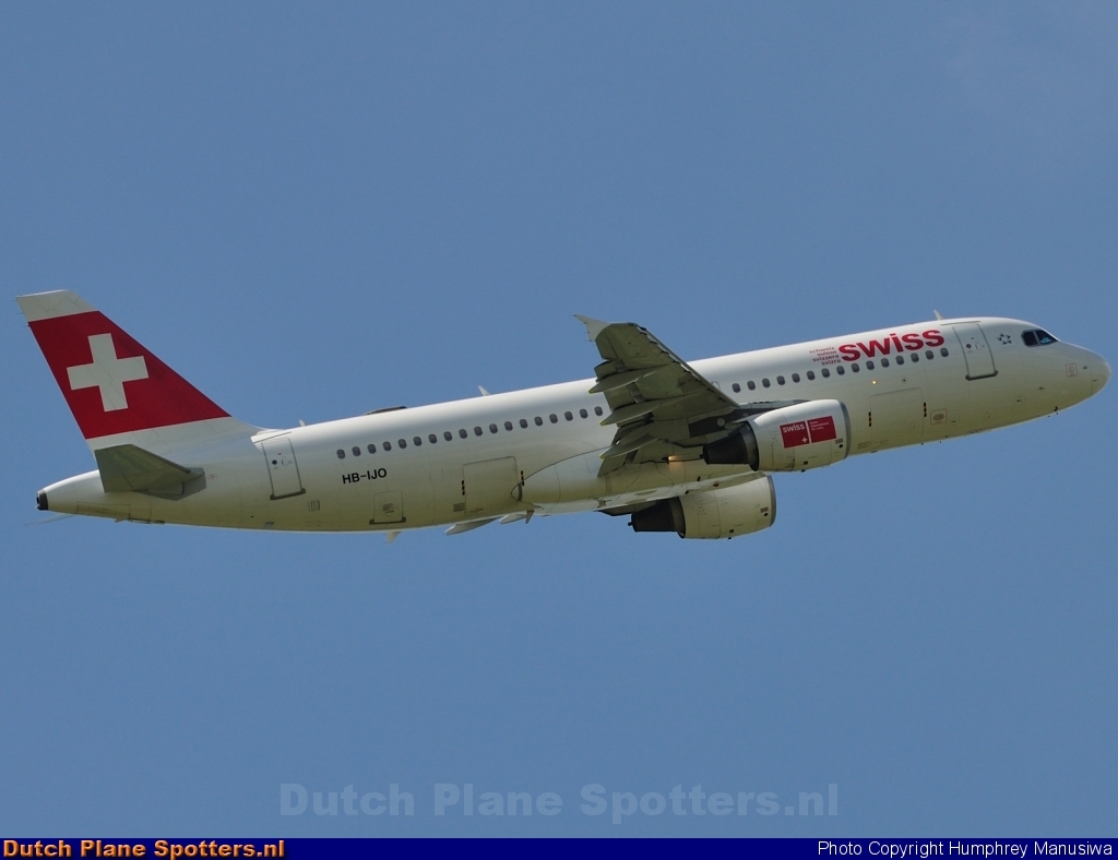 HB-IJO Airbus A320 Swiss International Air Lines by Humphrey Manusiwa