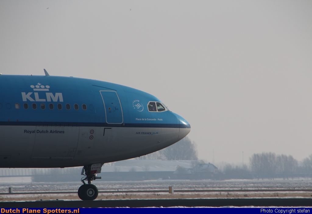 PH-AOC Airbus A330-200 KLM Royal Dutch Airlines by stefan