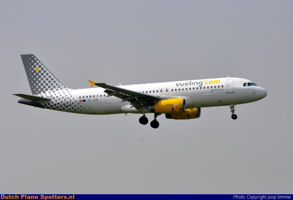 EC-LUN Airbus A320 Vueling.com by joop timmer