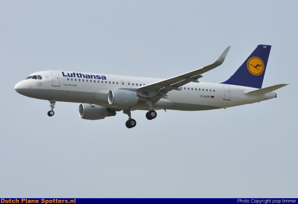 D-AIUK Airbus A320 Lufthansa by joop timmer