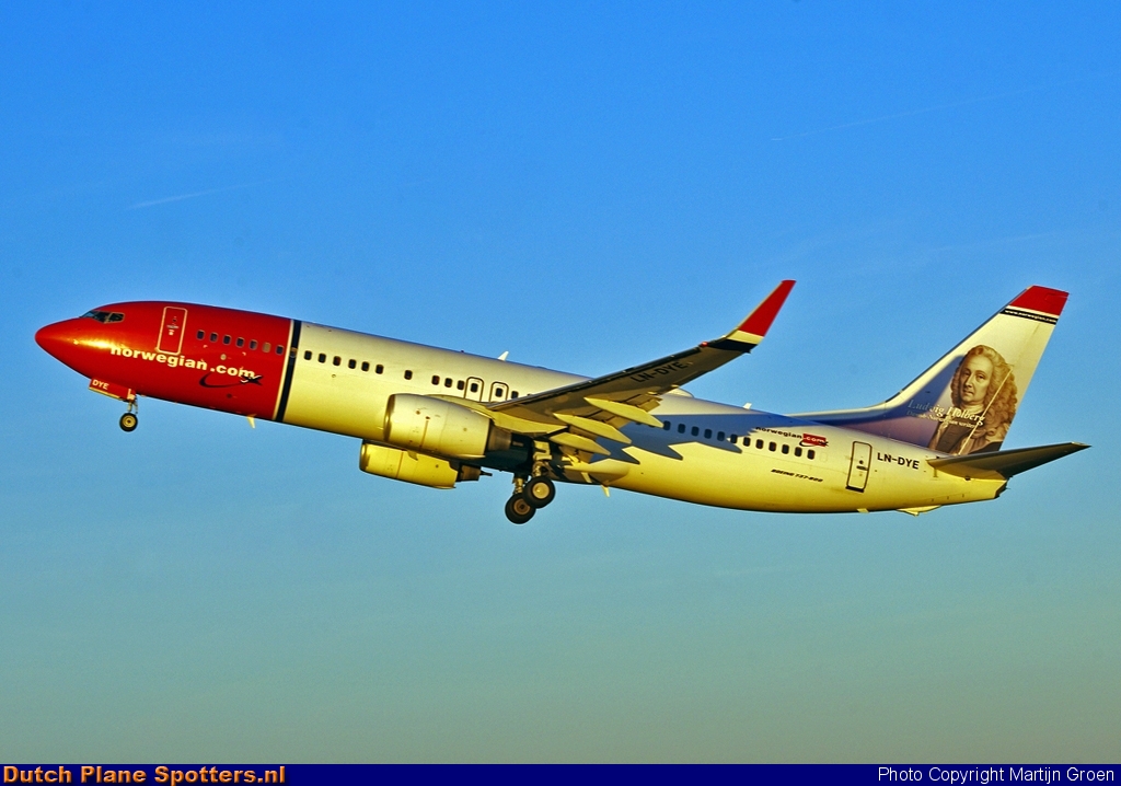 LN-DYE Boeing 737-800 Norwegian Air Shuttle by Martijn Groen