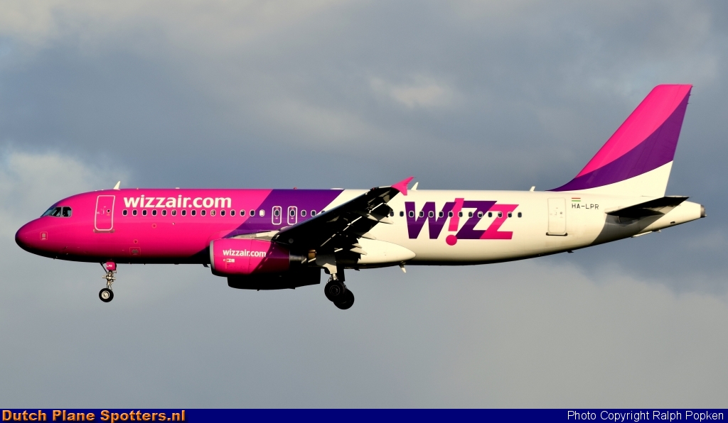 HA-LPR Airbus A320 Wizz Air by Ralph Popken