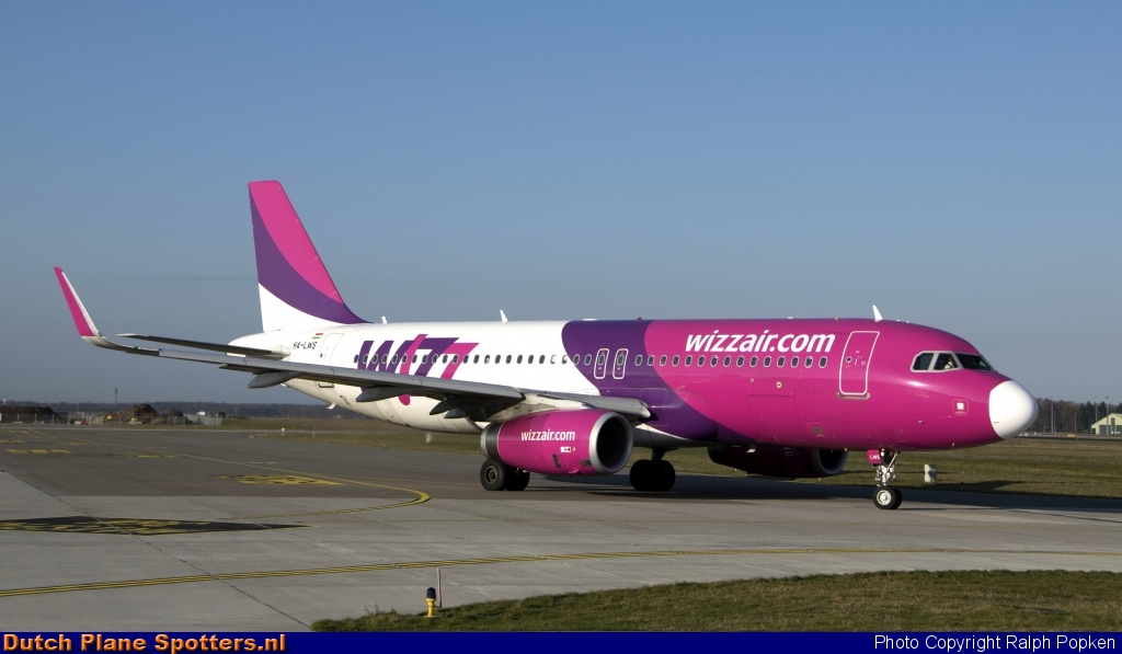 HA-LWS Airbus A320 Wizz Air by Ralph Popken