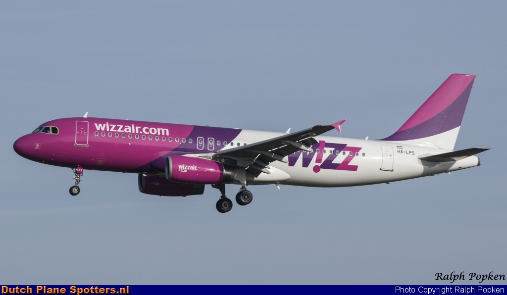 HA-LPS Airbus A320 Wizz Air by Ralph Popken